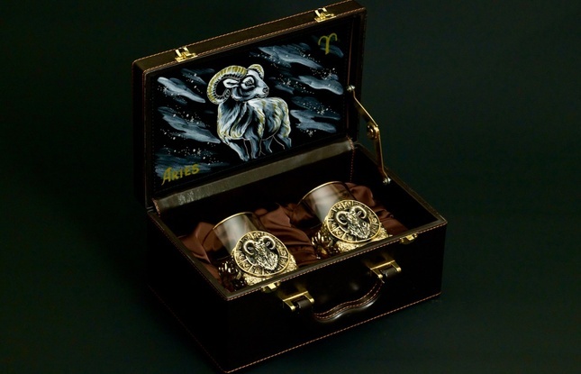 Стакан для виски Зодиак  "Овен" 2 шт.  в подарочном кейсе с художественным оформлением 310 мл - фото №1