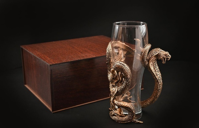Набор пивных бокалов "Год Змеи" 2 шт. в подарочном футляре с художественным оформлением - фото №6
