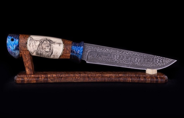 Авторский нож «Львиное сердце» (мозаичный дамаск с никелем, кость моржа, больстер мозайка) скримшоу с 2-х сторон - фото №2