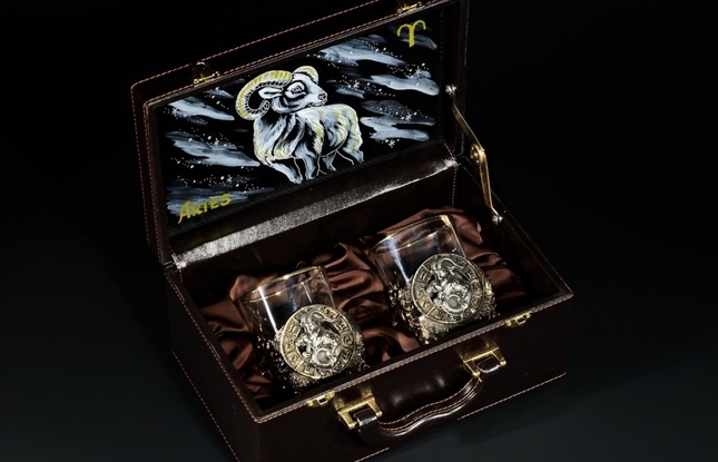 Стакан для виски Зодиак  "Козерог" 2 шт.  в подарочном кейсе с художественным оформлением 310 мл - фото №1