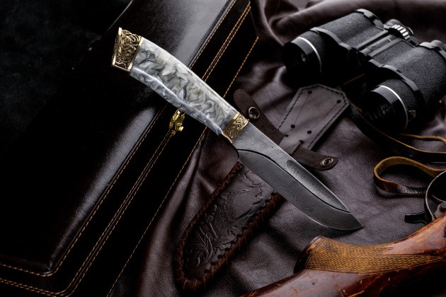 Нож туристический Беркут  дамасская сталь в подарочном футляре.