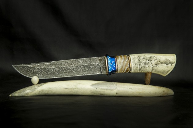 Авторский нож «Сафари» (мозаичный дамаск с никелем, кость моржа, стабилизированный бивень мамонта) скримшоу