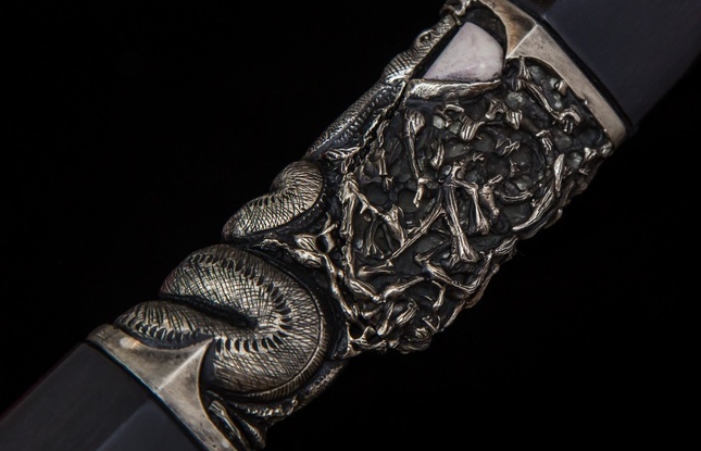 Авторский нож «Питон» (нержавеющий дамаск, черное дерево, благородный металл, клык моржа) - фото №7