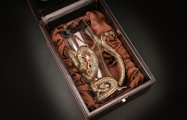 Пивной бокал «Год Змеи» 1 шт. в подарочном футляре с художественным оформлением - фото №2