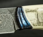 Авторский нож «Медвежья тропа» (мозаичный дамаск с никелем, клык моржа, больстры мозайка) скримшоу - фото №5