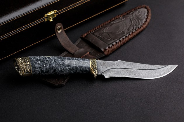 Нож туристический  Клык 2 дамасская сталь в подарочном футляре.