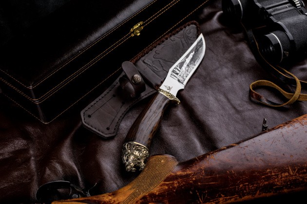 Нож туристический Клык сталь 65Х13 в подарочном футляре.