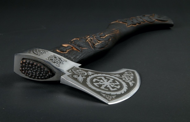 Топор Охотник, рисунок узор, резная ручка - фото №1