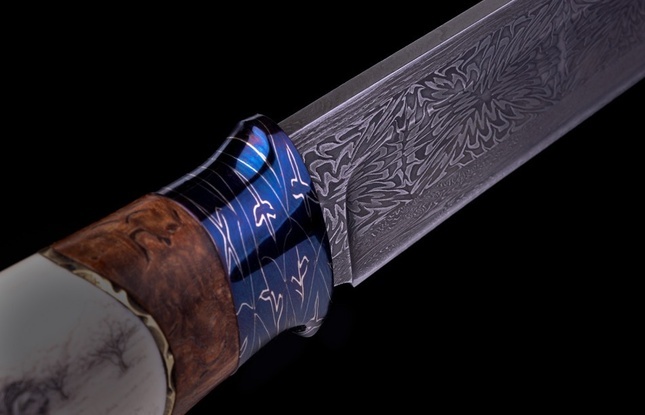 Авторский нож «Львиное сердце» (мозаичный дамаск с никелем, кость моржа, больстер мозайка) скримшоу с 2-х сторон - фото №1