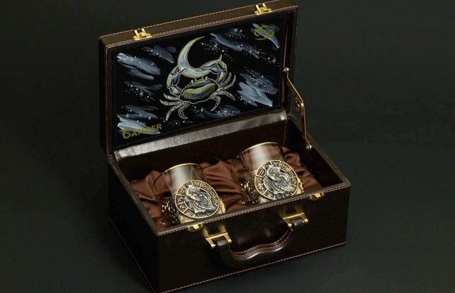 Стакан для виски Зодиак "Рак"  2 шт.  в подарочном кейсе с художественным оформлением 310 мл - фото №1