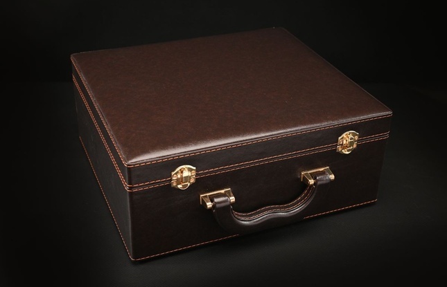 Набор пивных бокалов "Год Змеи" 2 шт. в подарочном футляре с художественным оформлением - фото №3