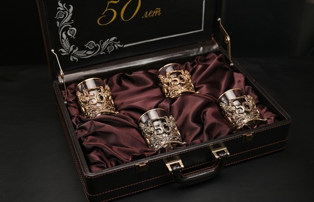 Подарочный набор стаканов для виски   Юбилейный 50  лет  4 шт. 310 мл в подарочном кейсе  с художественным оформлением - фото №1