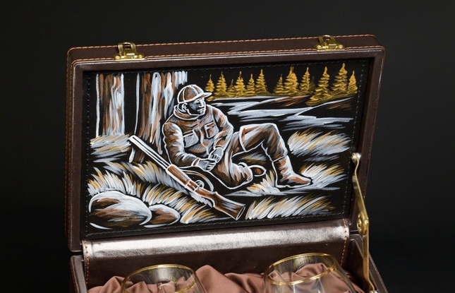 Бокал для коньяка "Охотники на привале"эконом   2 шт. в подарочном футляре с художественным оформлением  430 мл - фото №2