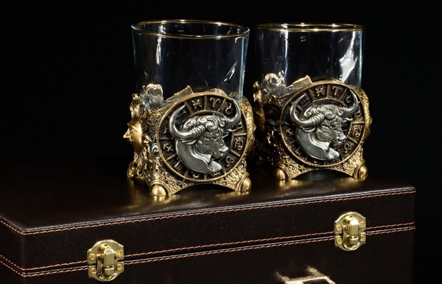 Стакан для виски Зодиак  "Телец" 2 шт.  в подарочном кейсе с художественным оформлением 310 мл