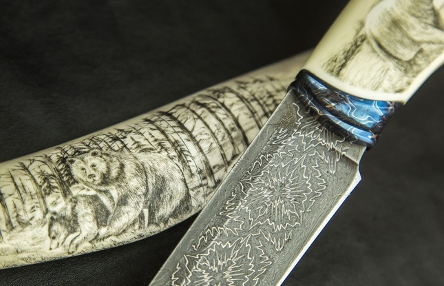 Авторский нож «Медвежья тропа» (мозаичный дамаск с никелем, клык моржа, больстры мозайка) скримшоу - фото №6