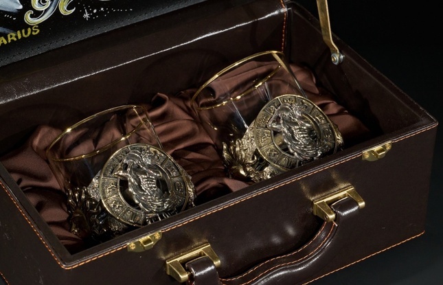 Стакан для виски Зодиак  "Водолей" 2 шт.  в подарочном кейсе с художественным оформлением 310 мл - фото №1