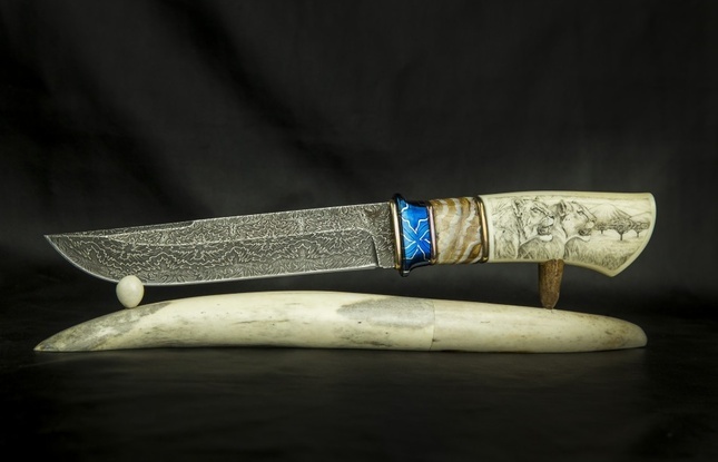 Авторский нож «Сафари» (мозаичный дамаск с никелем, кость моржа, стабилизированный бивень мамонта) скримшоу