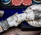 Нож «Джокер Эксклюзив» (мозаичный дамаск никелированный, ручная резьба рог лося, литье мельхиор) - фото №2