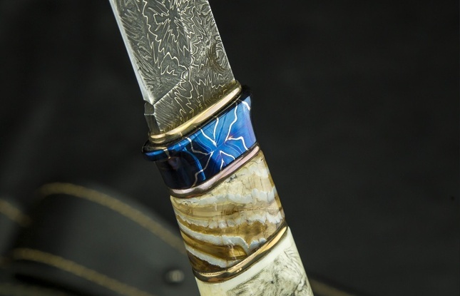 Авторский нож «Сафари» (мозаичный дамаск с никелем, кость моржа, стабилизированный бивень мамонта) скримшоу - фото №2