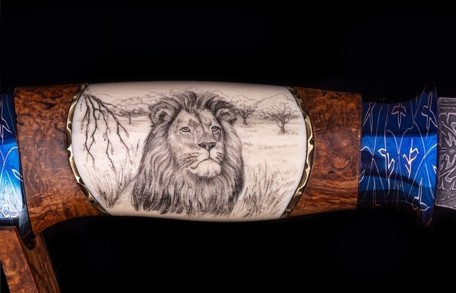 Авторский нож «Львиное сердце» (мозаичный дамаск с никелем, кость моржа, больстер мозайка) скримшоу с 2-х сторон - фото №6