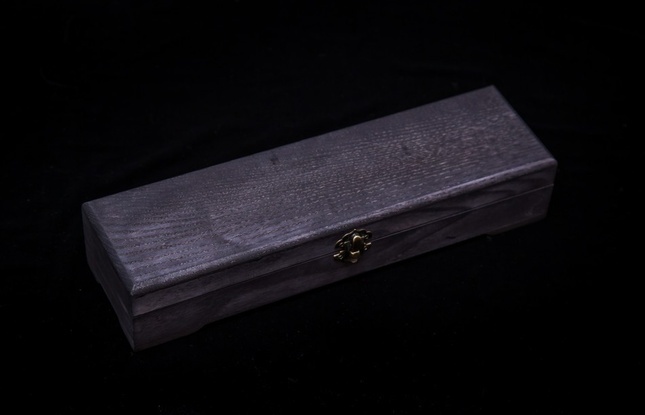 Авторский нож «Питон» (нержавеющий дамаск, черное дерево, благородный металл, клык моржа) - фото №3