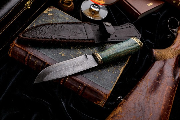 Нож туристический Беркут дамасская сталь в подарочном футляре.