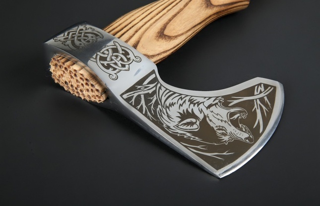 Топор Варяг,  рисунок Волк - фото №2