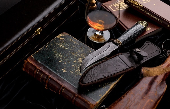 Подарочный нож «Клык 2» (дамасская сталь, акрил) в футляре - фото №1