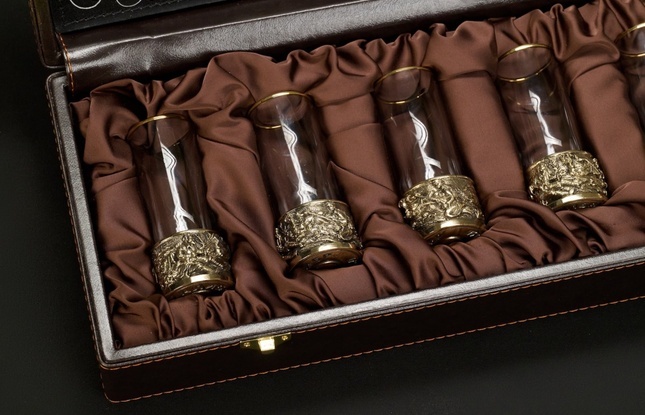 Набор стопок патрон  "Охотники на привале""  50 мл 6 шт  в подарочном футляре с художественным оформлением - фото №5