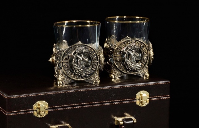 Стакан для виски Зодиак  "Водолей" 2 шт.  в подарочном кейсе с художественным оформлением 310 мл