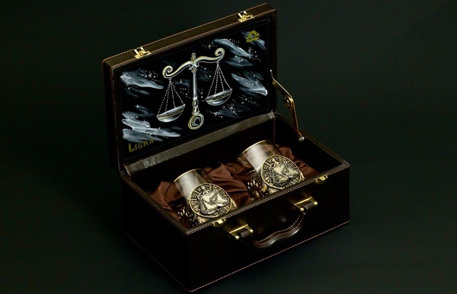 Стакан для виски Зодиак "Весы"  2 шт.  в подарочном кейсе с художественным оформлением 310 мл - фото №1