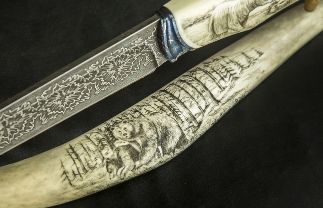 Авторский нож «Медвежья тропа» (мозаичный дамаск с никелем, клык моржа, больстры мозайка) скримшоу - фото №4