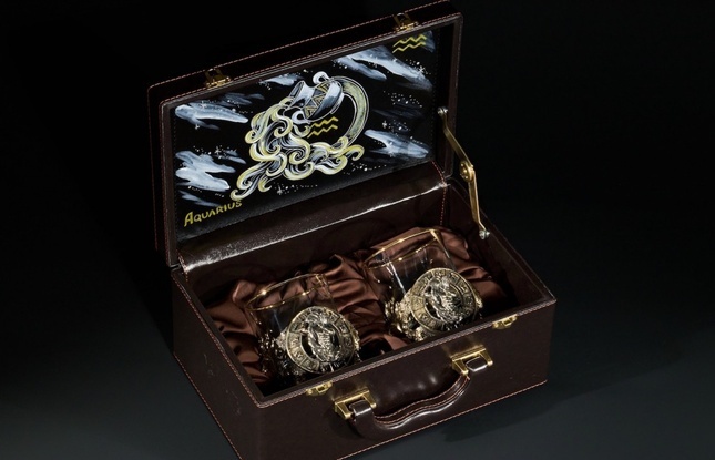 Стакан для виски Зодиак  "Водолей" 2 шт.  в подарочном кейсе с художественным оформлением 310 мл - фото №3