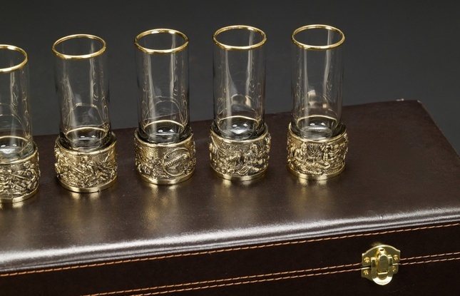 Набор стопок патрон  "Охотники на привале""  50 мл 6 шт  в подарочном футляре с художественным оформлением - фото №3