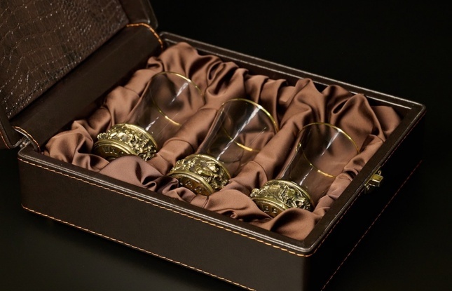 Набор стопок для  текилы "Охота на медведя"  50 мл 3 шт  в подарочном футляре с художественным оформлением - фото №1