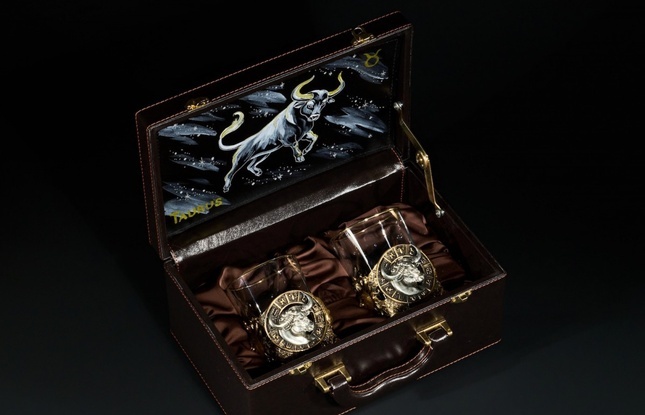 Стакан для виски Зодиак  "Телец" 2 шт.  в подарочном кейсе с художественным оформлением 310 мл - фото №1