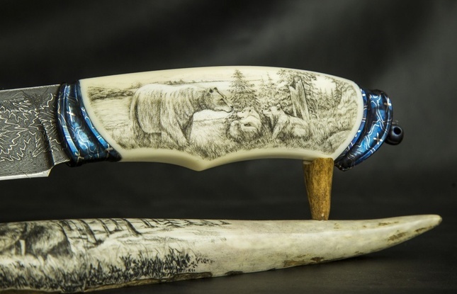 Авторский нож «Медвежья тропа» (мозаичный дамаск с никелем, клык моржа, больстры мозайка) скримшоу - фото №3