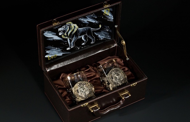 Стакан для виски Зодиак  "Лев" 2 шт.  в подарочном кейсе с художественным оформлением 310 мл