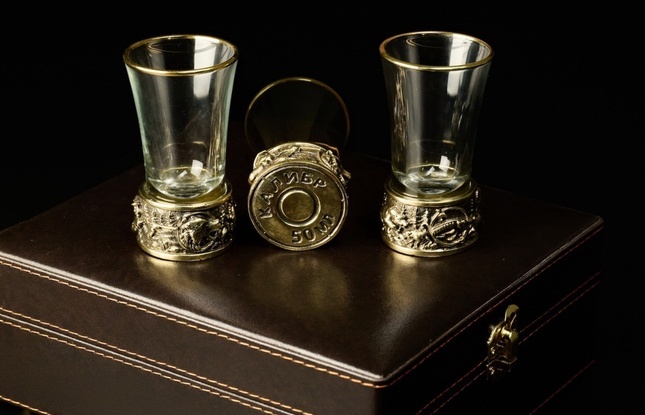 Набор стопок для  текилы "Охота на медведя"  50 мл 3 шт  в подарочном футляре с художественным оформлением - фото №5