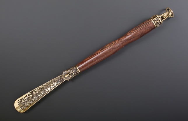 Ложка для обуви  "Собака с уткой" - фото №1